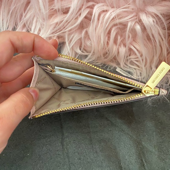 Michael Kors Keychain Wallet - Picture 3 of 4